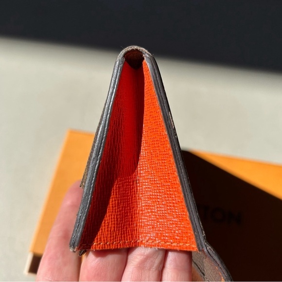 AUTHENTICATED Louis Vuitton  Emile Wallet - Picture 3 of 13